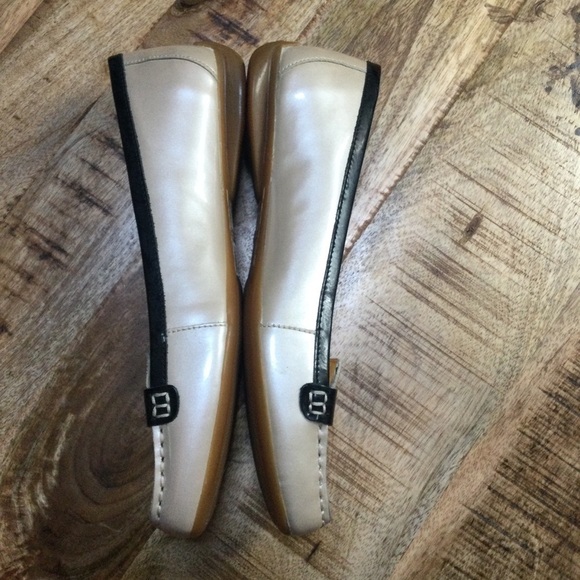 Sperry Top Sider slip on patent leather loafers Cream with Gold trim - Picture 3 of 6